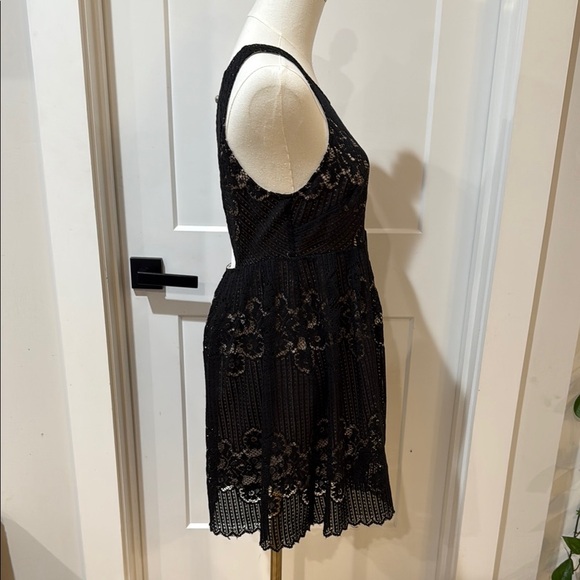 Free People Size 6 Black and Tan Halter sleeveless Mini Dress Lace Flare - Picture 5 of 5